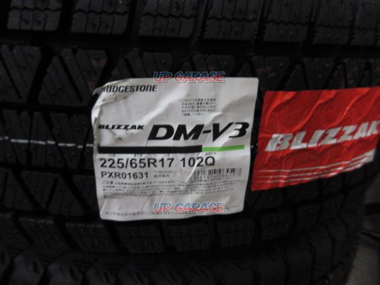 BRIDGESTONE BLIZZAK DM-V3 225 / 65R17 | 17 Inch Studless Tire
